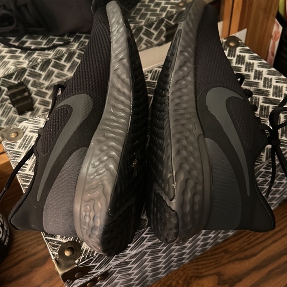 Nike Men’s Sneakers size 8.5 - Picture 3 of 5